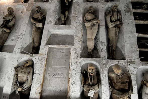 Kabirlerden Kalkış